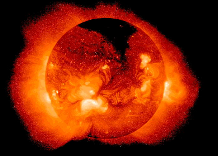 Solens atmosfär (Bilder: NASA): 1. Fotosfären: Den "synliga" solen. Fotosfären ca 400 km tjock. Konvektionen syns som en ständigt föränderlig "grynig" strutkur, granulation. 2.