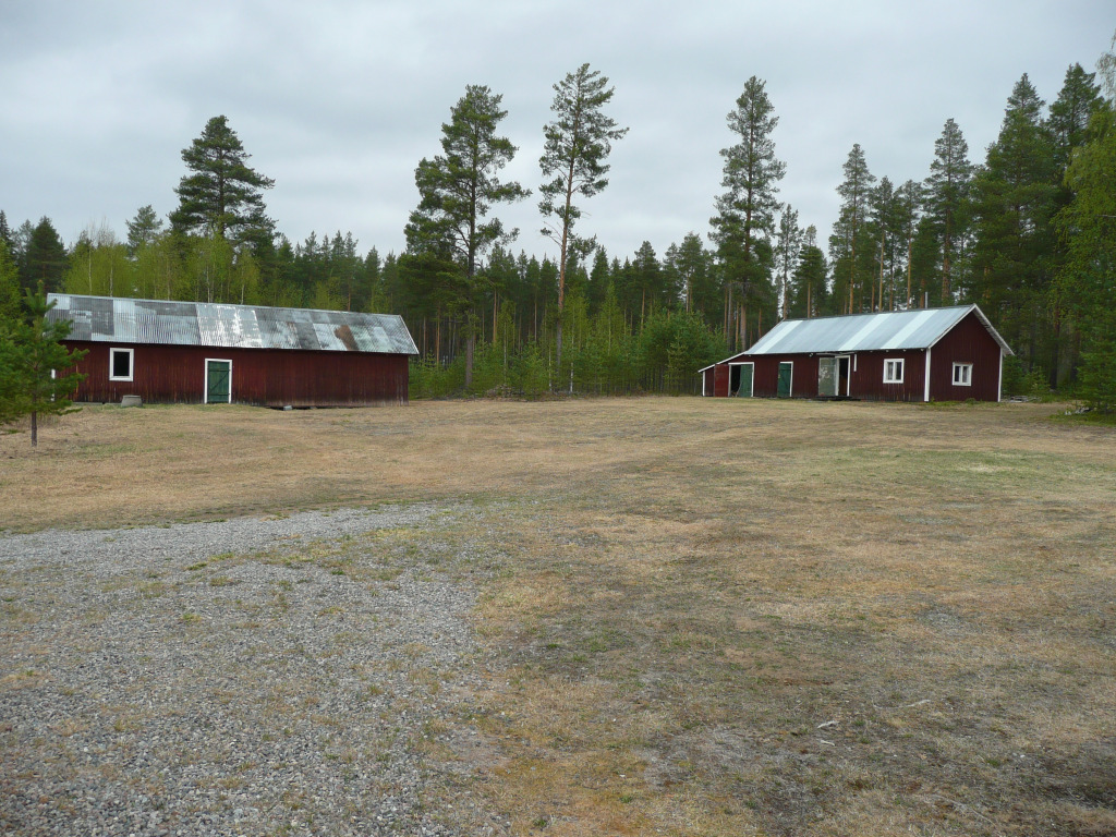 Nuarande ägares driftkostnad ca 7 400 kr/år. Denna siffra kan ariera mycket beroende på anor, familjesammansättning och hur ofta huset anänds. Uppärmning och el: El uppärmning.