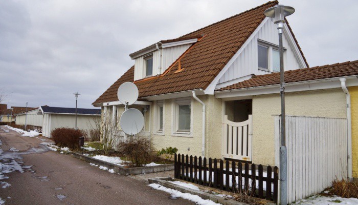 Län Halland Gatuadress Kommun Halmstad Storlek 4 rum (3 sovrum) / 117 m² Område Fyllinge Tillträde tidigast 2013-06-01 " Jättebra läge precis