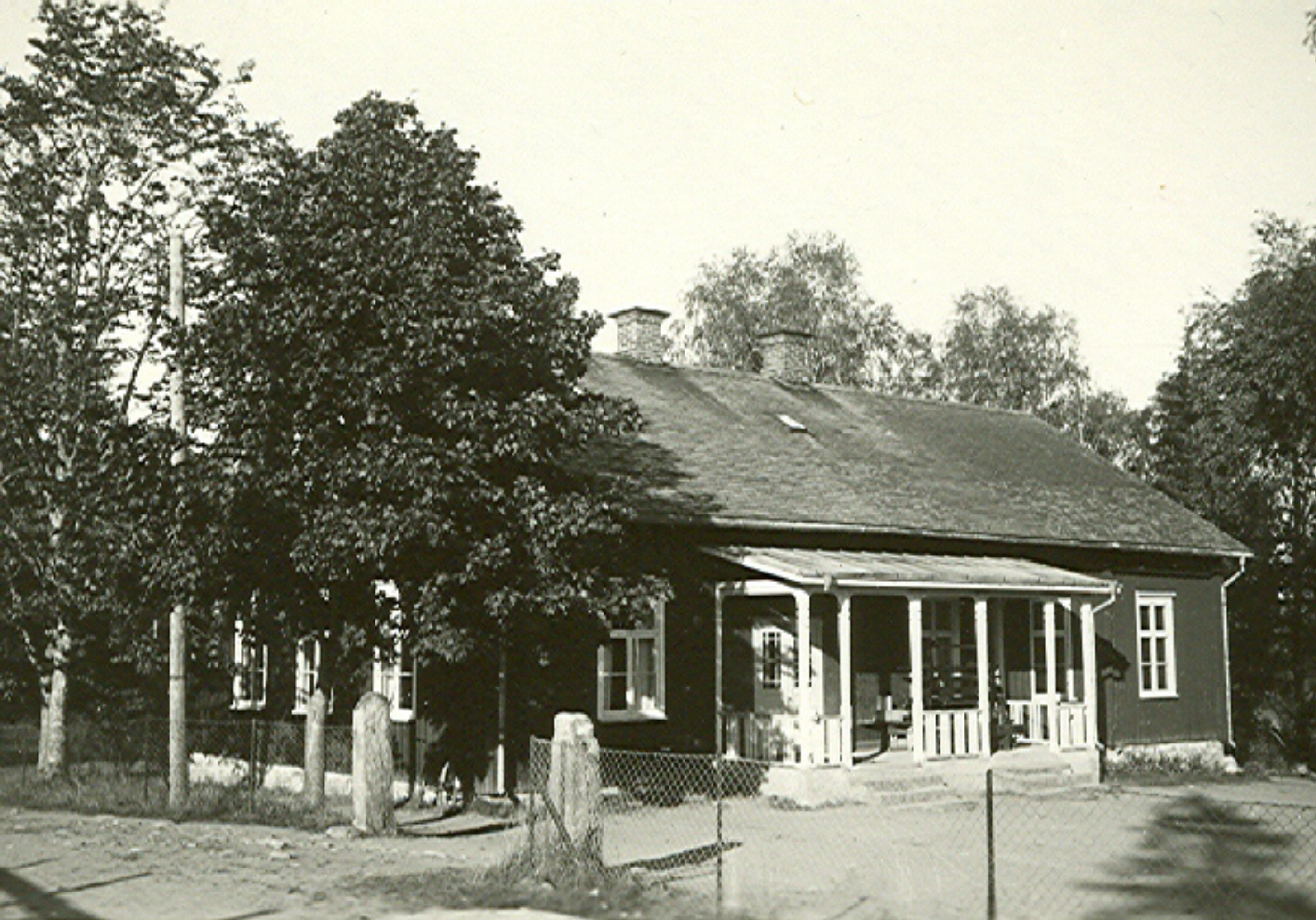 TAKENE SKOLA En sammanställning av skolkort m.m. från åren 1900-1960 (främst 1907-1956). Takene skola 1942.