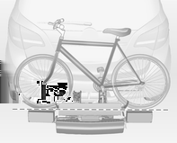 Förvaring 67 Fäst pedalarmen genom att skruva åt fästskruven på pedalarmsfästet. Sätt på cykeln. Pedalarmen måste placeras i öppningen på pedalarmshållaren på det sätt som visas på bilden.