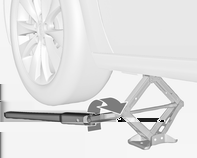 Bilvård 211 2. Sätt hjulnyckeln på plats och se till att den sitter ordentligt. Lossa sedan varje hjulmutter ett halvt varv. Hjulen kan vara skyddade med låsbara hjulmuttrar.