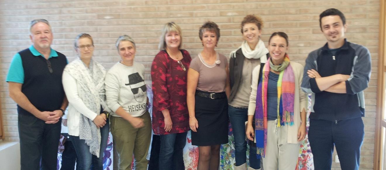 2 Robert Brandt, Strömsund HC och Maria Berglund Regionförbundet griper sig an buffé-bordet. Även Cristine Persson, Krokoms kommun och Jane Magnusson, Klyo AB gjorde det.