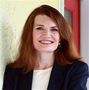 Jeannette Walls Glasslottet Författare: Jeannette Walls Oversättare: Monica Andersson Original titel: The Glass Castle ISBN 9789170283659 <p>"jag satt i en taxi och funderade på om jag var för