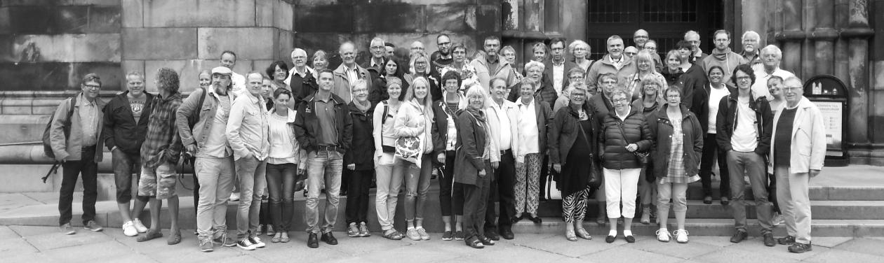 Församlingskansliet sköter kyrkobokföringen och bistår kyrkoherden och övrig församlingsverksamhet med administrativa uppgifter.