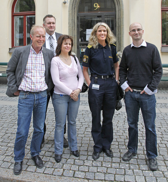 Nr 14 Vecka 21 2010-05-28 3 - för ett tryggare Örebro city Polisen, ÖreBRÅ (Örebro brottsförebyggande råd) och City Örebro samarbetar för att ha ordningsvakter i stadskärnan under sommarkvällar och