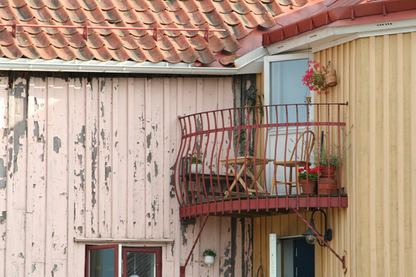 Landets fastighetsmäklare ställdes inför frågan hur den traditionella förmedlingen av äldre paret säljer villan ser ut, utifrån ett underhållsperspektiv.