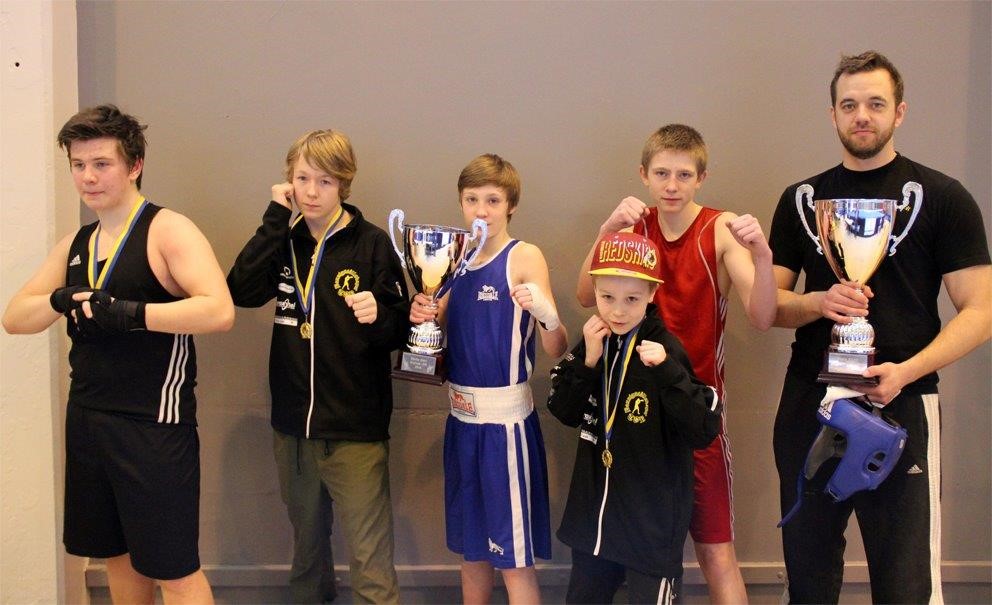 Mästare pojkar C 28 kg Vincent Sundberg, Haninge BK 30 kg Max Pettersson, BS Tor Kumla 32 kg Nazarias Drobot, BK Fox 34 kg Emanuel Mavica Ryttersson, Hallstahammar KF De olika priserna som delades ut