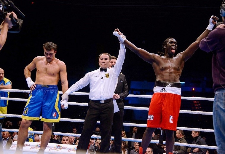 13-14.1.4 WSB och APB Santiago Nieva Under verksamhetsåret hade vi med två nya boxare i WSB. Modo Sallah vann två av tre matcher och låg ett tag etta i WSB:s världsranking.
