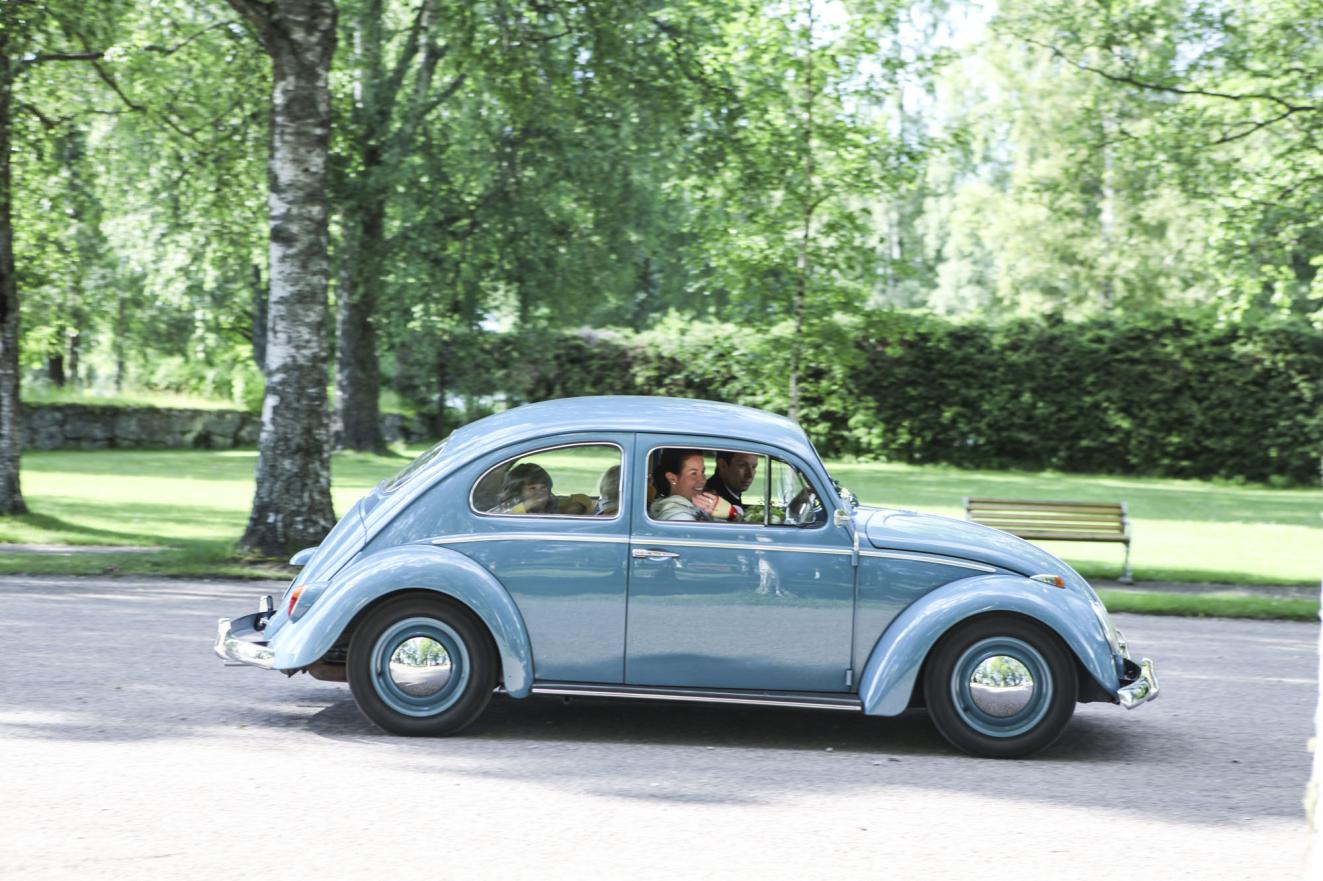 Paket FYRA 8 timmar På 8 timmar hinner vi med förberedelser, porträtt, vigsel, gratulationer, brudskål samt en del av middagen. Fotografering ca 8 sammanhängande timmar.