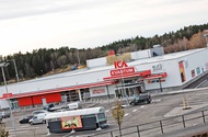 033-233027 Timo Mahlinnen (Platschef) 070-1915943 Peter Andersson 033-233011 Målnings Entr Sandå Sverige AB Signalvägen 2 432 32, VARBERG 0340-483830 Mats Edvinsson Golv Entr Golvimporten C Jonsson