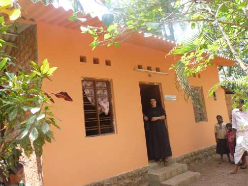 FÖRE INDIEN: BYGGA HUS FÖR DE FATTIGA FAKTA Område: Kerala, Kanataka och Tamil Nadu Tid: Sedan 2005 Antal människor: 2.
