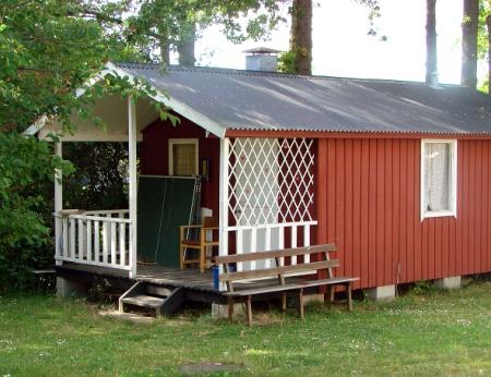 2002 Tillsammans med Borgholms kommun får RIA möjligheter att erbjuda ett så kallat nödboende för tillfälligt hemlösa