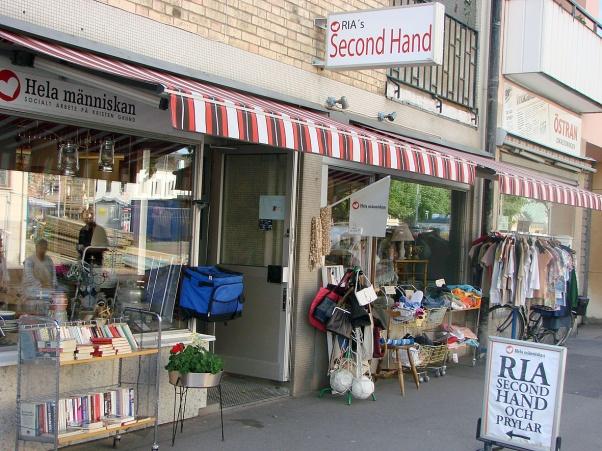 2 april 2005 öppnades RIA:s Second Hand. Ia Nordgren anställdes som ansvarig och butiken var öppen ett par dagar i veckan.