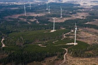 Tumregler MW = Megawatt = kapacitetsmått 1 vindkraftverk 1,6-3, MW MWh = Megawattimme = Energimått (produktion) 1 MW vindkraft 2 4-3 6 MWh under ett helt år (antar goda vindlägen ~6,5-7,5 m/s) 1 MWh