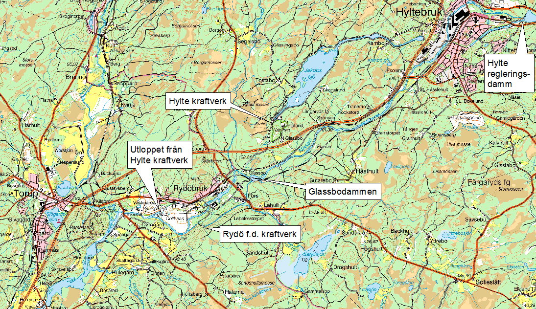 5 (16) Figur 2.2. Ungefärligt läge för anläggningar tillhörande Hylte kraftverk samt f.d. Rydö kraftverk. 2.2 Nuvarande anläggning Vid beskrivning av anläggningen i detta dokument används höger respektive vänster strand/sida, med riktningarna sedda i strömningsriktningen.