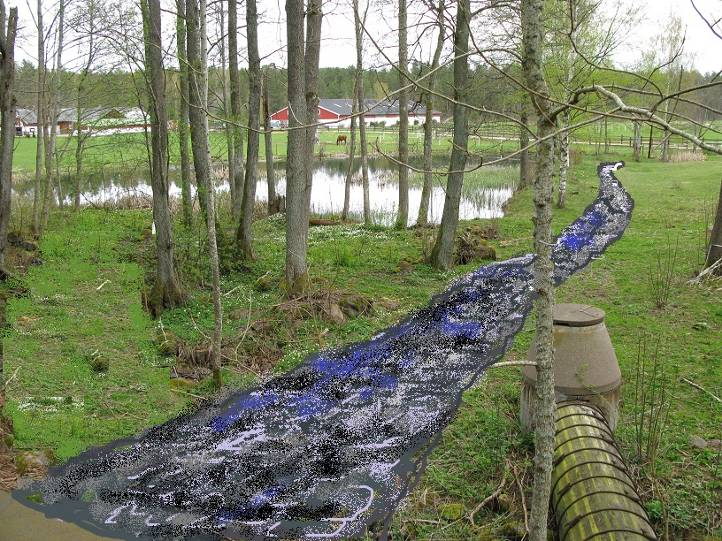 Den nya åfåran läggs antingen inom befintligt dammområde (A) med ny vall, alternativt vid sidan om dammen intill befintlig vall (B). Bild C visar hur det ser ut i dagsläget.