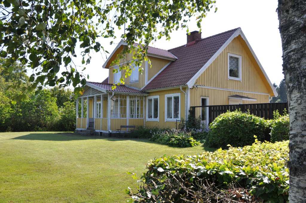 Hörby Arup 1:2, 2:1 Gård 37 ha nordöst Hörby Gård med f d torvtäkt i Arup nordöst Hörby, med bl a 12 ha skog och 4 ha åker/bete.