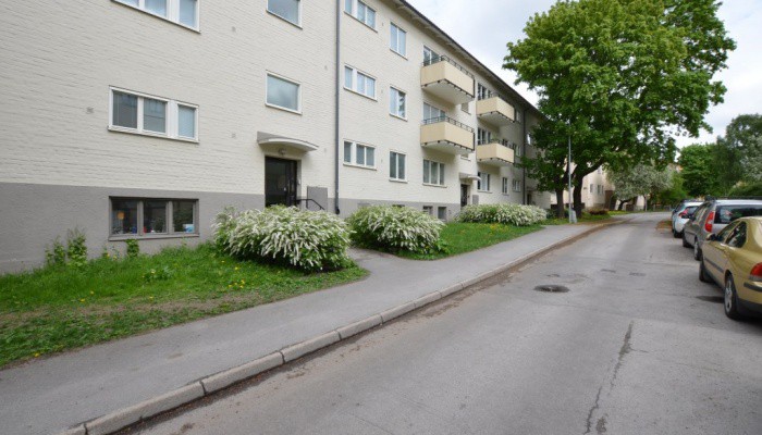 Län Stockholm Gatuadress Kommun Stockholm Storlek 2 rum (1 sovrum) / 40 m² Område Bromma - Riksby " Tillträde tidigast Enligt överenskommelse Attraktivt läge med närhet till bra kommunikationer via