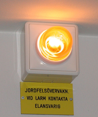 Kyl-, frys- och klimatlarm Vid rumstemperatur över eller under inställt värde aktiveras ett lokalt larm med rött ljus i korridor.