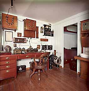 . New York, 1891 Telefonens verklige uppfinnare?? Antonio Meucci Telefonväxlar Samtalskopplingen sköttes i början av växeltelefonister.