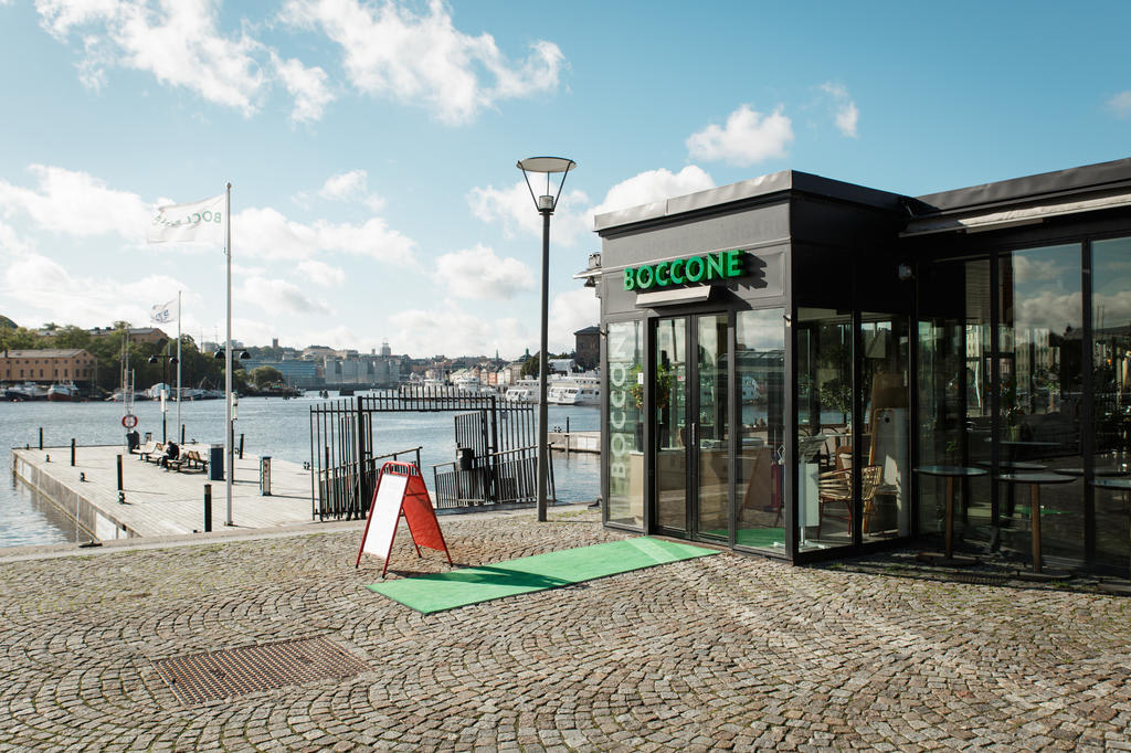 Visit Skärgårdens turistbyrå Visit Skärgårdens turistbyrå ligger i glashuset på Strandvägen, kajplats 18 tillsammans med Boccone.