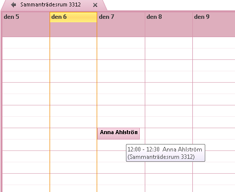 På fliken Scheduling assistant kan man också se vem som har bokat rummet Om du har lagt upp rummets kalender i din Outlook så kan du se hela kalendervyn precis som i din egen kalender.