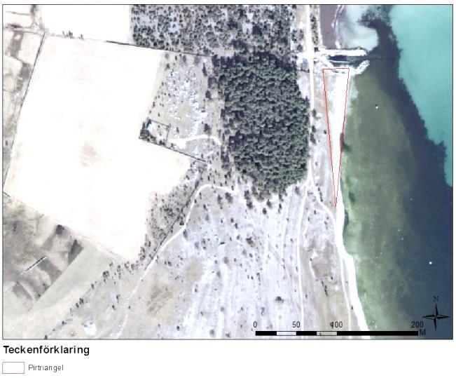 klapperhögen (1,2 m). Höjden på sedimentet som ansamlats vid piren blir alltså mellanskillnaden 3,0 m - 1,2 m = 1,8 m.