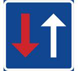 A22 Varning för (trafikljusreglering) med flerfärgs-signal Märket ska användas vid vägarbeten där en tillfällig trafiksignal används.