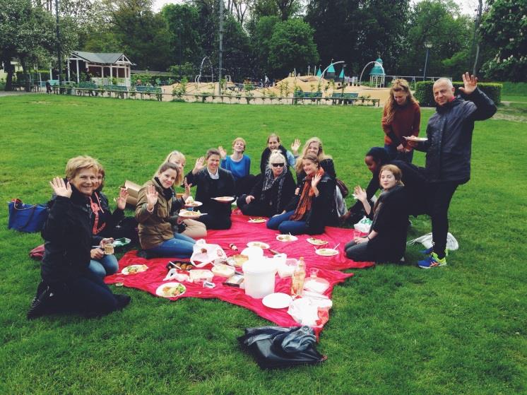 SOMMARAVSLUTNING För att tacka för ännu en underbar termin som gått, bjöd vi in alla våra aktiva barnrättskämpar till en sommarlunch i Stadsparken.