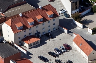 DANHOSTEL Frederikshavn CITY Danhostel Frederikshavn City är byns nya 4-stjärniga vandrarhem som är beläget i köpman Closs gamla packhus mitt i Frederikshavn.