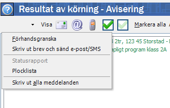 Bild 13 Nederst i bild visas två flikar. Under fliken Låntagare visas alla de låntagare som det ska skickas aviseringar till, medan titlarna visas under fliken Exemplar.