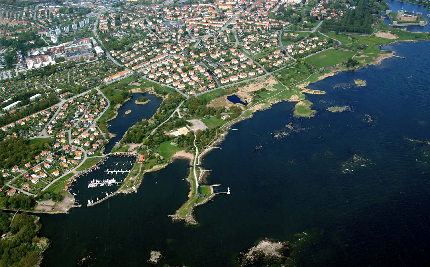 Övergripande beskrivning Utredningsområdet idag - användning och målpunkter Utredningsområdet ligger som en naturskön enklav mellan bostadsområdena och Kalmarsund, där samtliga områden mer eller