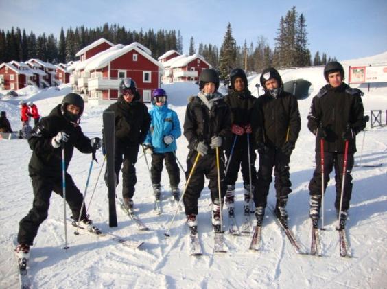 Ordning och säkerhet i skolan Vi erbjuder skolledare och personal utbildning i vilka rättigheter och skyldigheter man har som skolpersonal att agera vid olika former av negativt gränsöverskridande