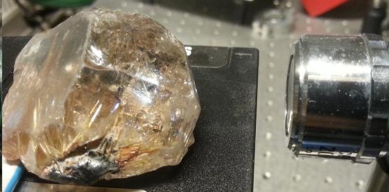 Figur 11. Ytor (där spektra tagits) i reflekterat vitt ljus av Kvarts5a och Kvarts5b.