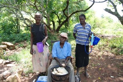 Familj 30 Pamela Onjiko Pamela: Lifestraw Family fungerar mycket bra, det finns inga svårigheter och vi använder och rengör det varje dag.