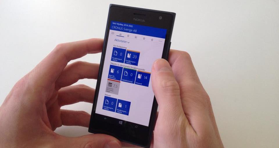 App-klient för smartphones App-klienten finns för smartphones Arbeta var du vill, från vilken enhet du vill App-klient för smartphones I Dynamics NAV 2016 finns det en klient för mobila enheter.