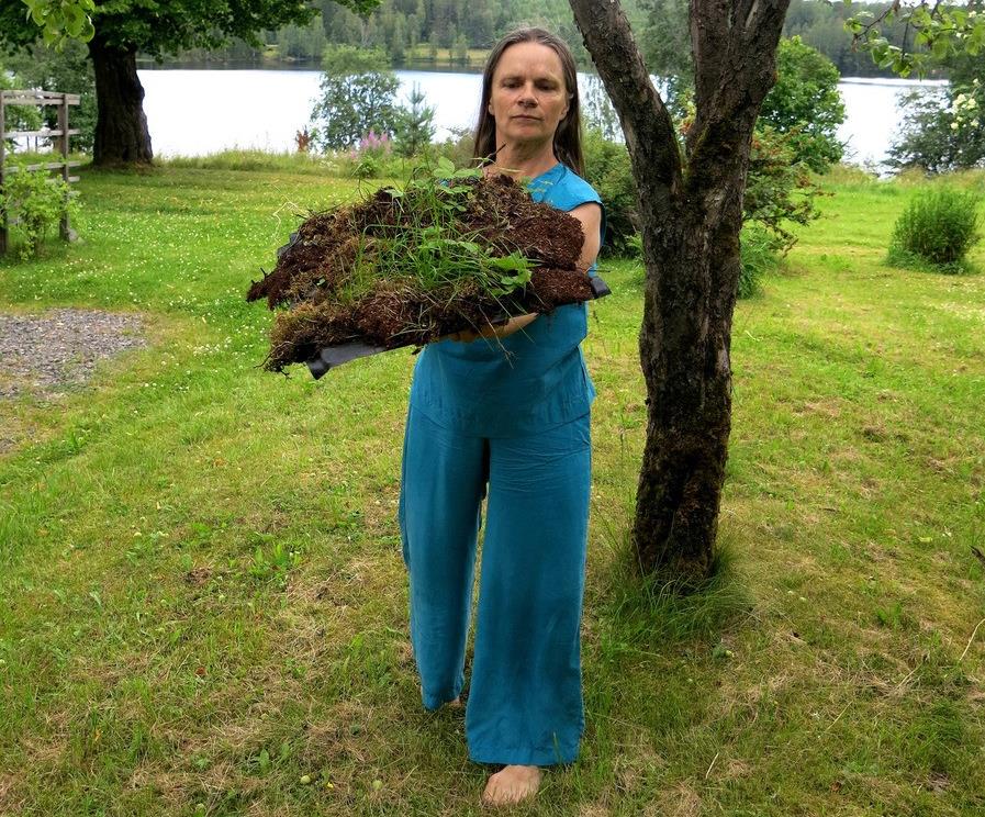 Matsesgården Linda Forsman m.fl. har trädgårdsföreställningar på Matsesgården.