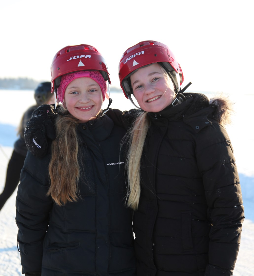 Sida 8 Lucia Även träningsskolan hade ett fin-fint Luciatåg. Luciaträning i Viksängskyrkan.