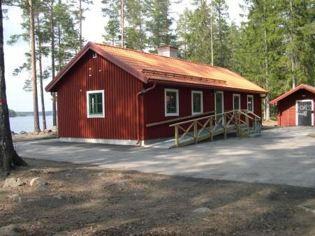 finns (20 kr/dygn och bädd). Toaletter och dusch finns. Vi finns på 145.525 och D-star på B modulen. Tider 10,00-