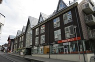 Här har NCC använt sig av ca 260 fönster och fönsterdörrar av modell Standard Projektnamn: Dähliehuset Åre Torg Ordernr: 7951 Sort: Nybyggnation Ort: Åre Län: Jämtlands Län Fönstermodell: Standard