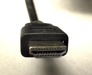 Bild 7. HDMI kabel (finns i TV box lådan) Kabeln ansluten i TV boxen. # 6 Sätt batterier i TV boxens fjärrkontroll.