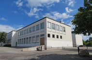 Fönsterbyte på skola i Eskilstuna Stålforsskolan Här har Enebo Mark & Bygg använt sig av ca 300 fönster och fönsterdörrar av modell Haga Projektnamn: Stålforsskolan Ordernr: 8840 Sort:Fönsterbyte