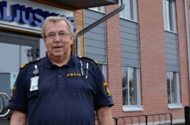 Blåljushus Till- och ombyggnad av blåljushus i Älmhult Kunden väljer Byggnet Access för projektet Kontaktperson: Peter Nilsson Byggstart juni 2011 Byggkostnad 65 mkr F-btkn Nattvakten 13 Byggmånader