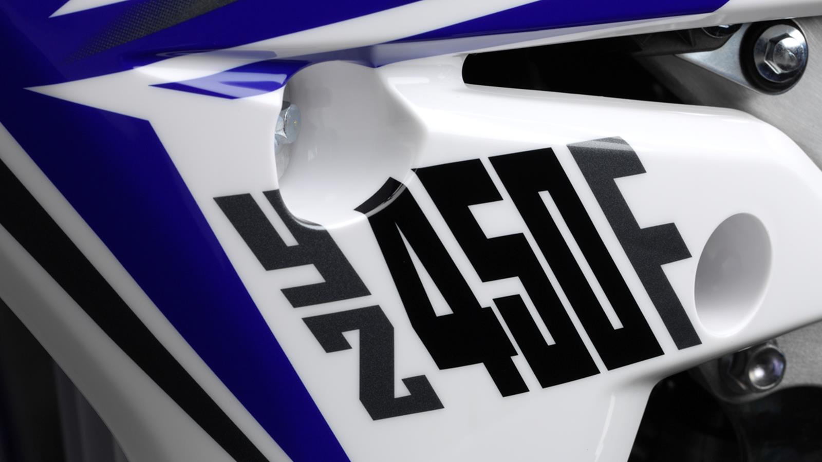 Helt ny "bilateral beam"-aluminiumram Förbättrad feedback och känsla tack vare att och YZ250F har samma ram. Den nya ljuddämparen tillåter en kortare bakram vilket ger en förbättrad viktcentrering.