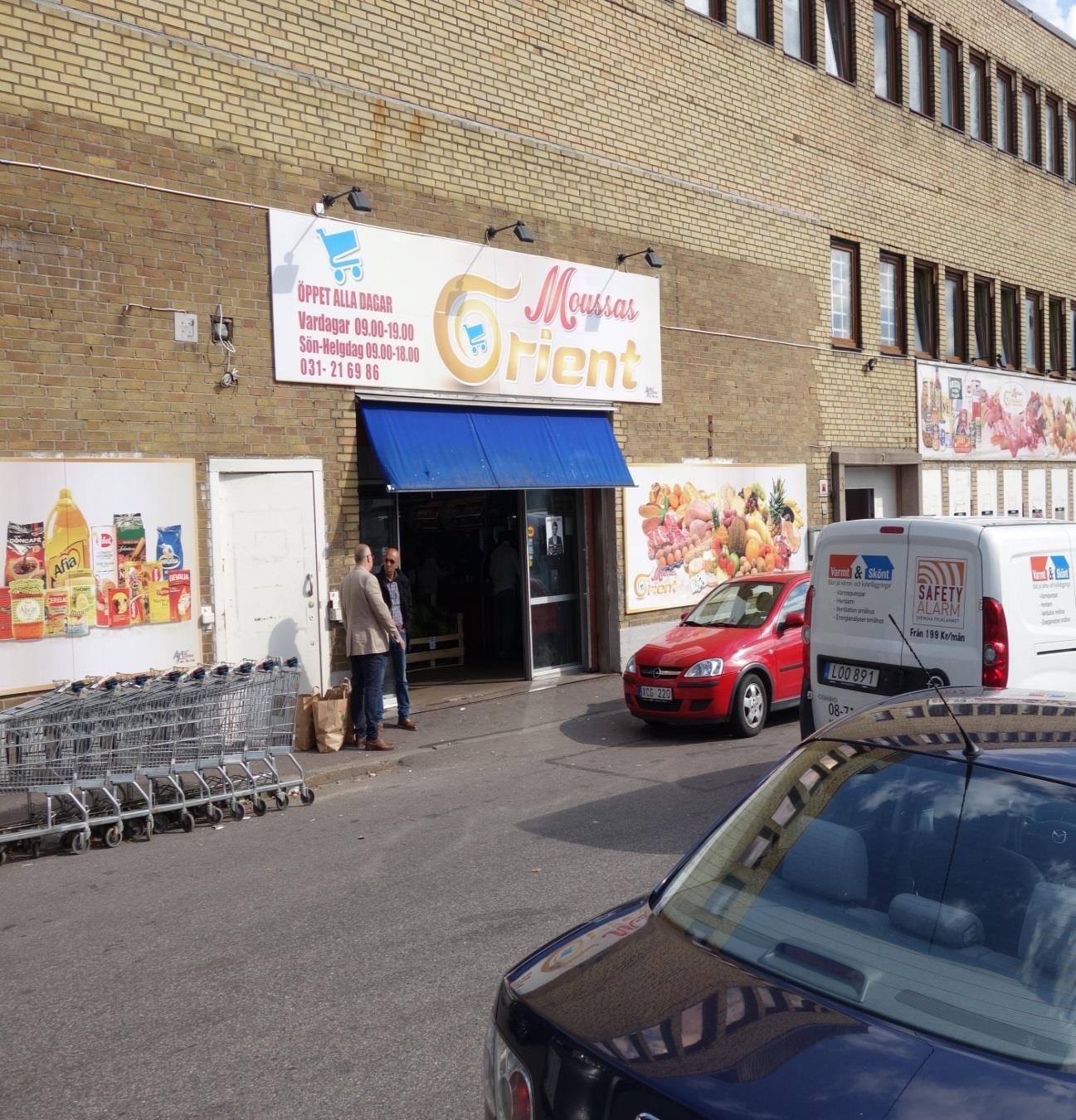 FASADER & SKYLTNING ZON 3 Strategi I Bellevue Industriområde bör man förtydliga det kommersiella uttrycket för att utstråla handel. Man kan t.ex.
