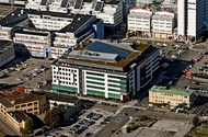 Nybyggnad av kontor & livsmedelsbutik i Värtahamnen kv Riga Nybyggnad av kommersiell fastighet för handel och kontor i 7 plan med två olika miljömärkningar belägen i Södra Värtahamnen i Stockholm.