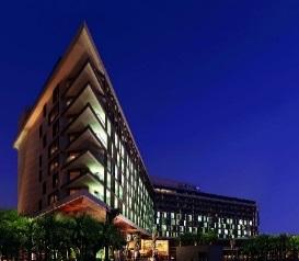Januari-December Fjärde kvartalet RevPAR för jämförbara hotell ( L/L ) ökade med 0,9%. Intäkterna ökade med 0,8 % till 238,0 MEUR (236,0). Intäkterna för jämförbara hotell minskade med 1,7%.