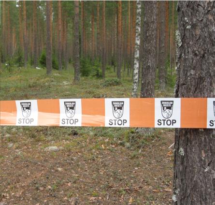 TÄVLINGSKARTA OCH KONTROLLDEFINITIONER Tävlingskartan är en orienteringskarta i sex färger. Även berg i dagen redovisas.