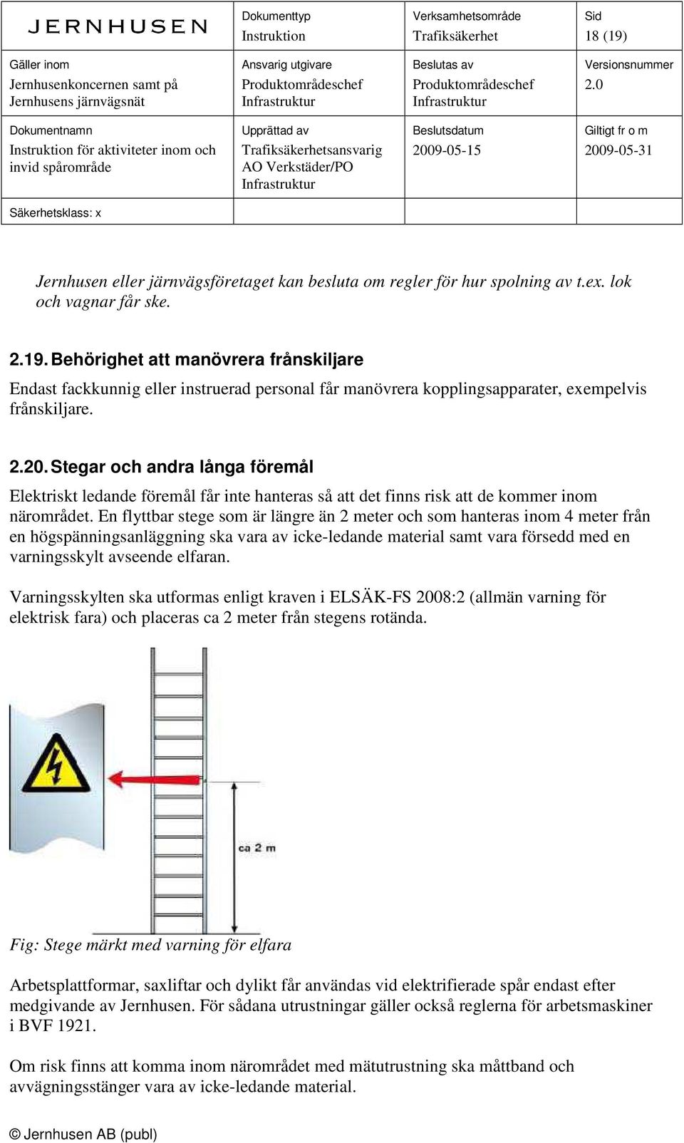 En flyttbar stege som är längre än 2 meter och som hanteras inom 4 meter från en högspänningsanläggning ska vara av icke-ledande material samt vara försedd med en varningsskylt avseende elfaran.